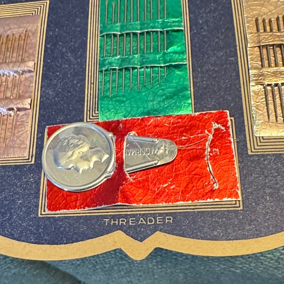 Vintage Needle Book with Colorful Graphics - Picture 10 of 16